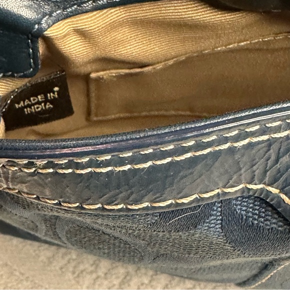 Y2K Coach Blue signature Turnlock wristlet - Picture 12 of 13